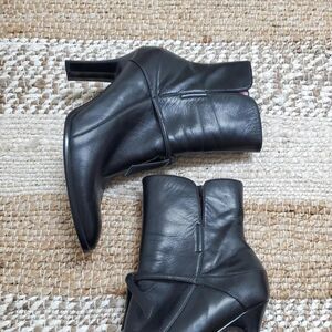 Hillard-hanson Women's Black Boots